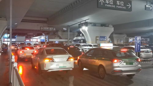 2元調度服務費取消后，鄭州東站P5停車場為何更堵了？